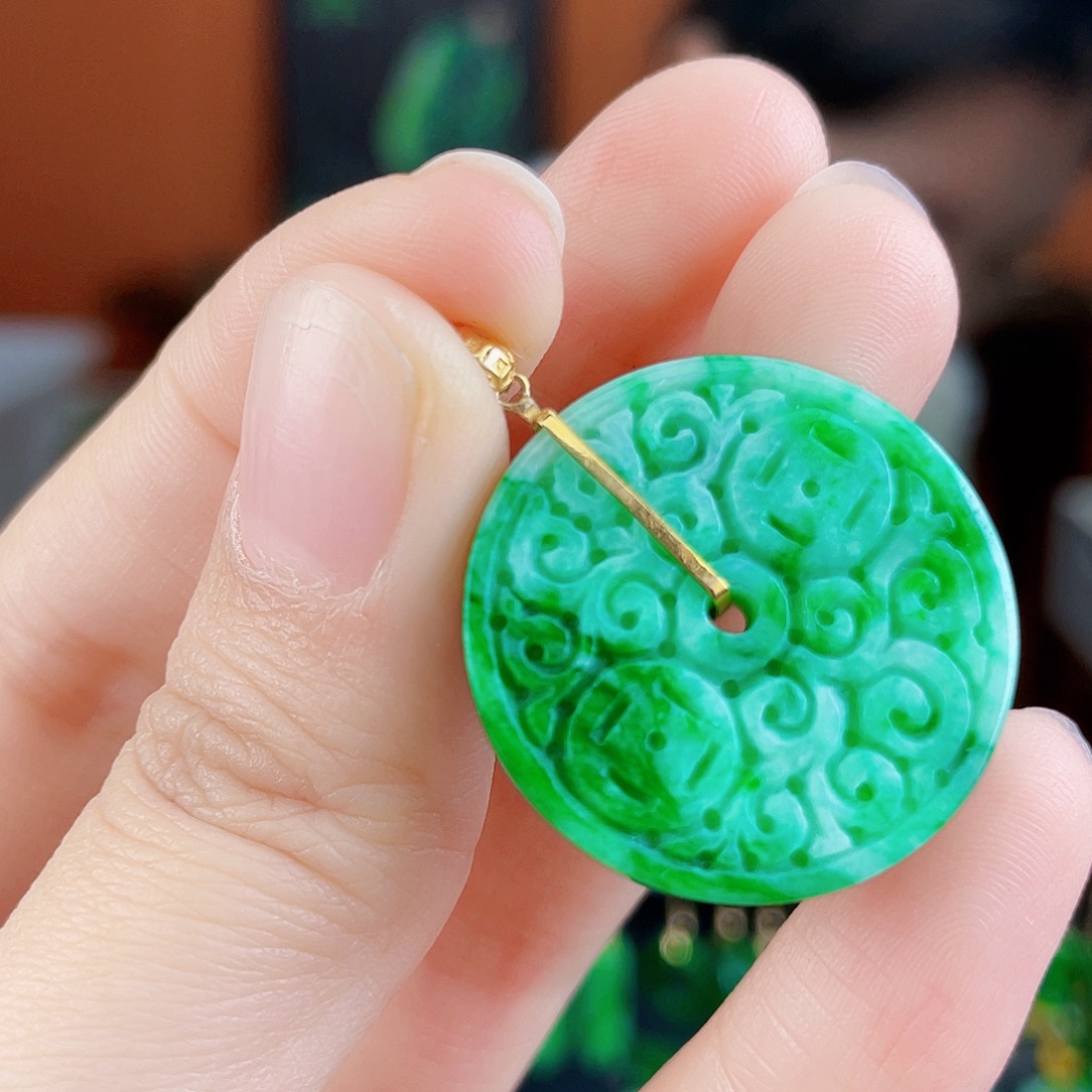 翡翠18K金镶嵌耳饰