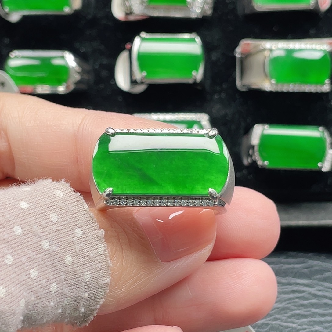 翡翠银S925镶嵌戒指天然A货翡翠没运费险2583