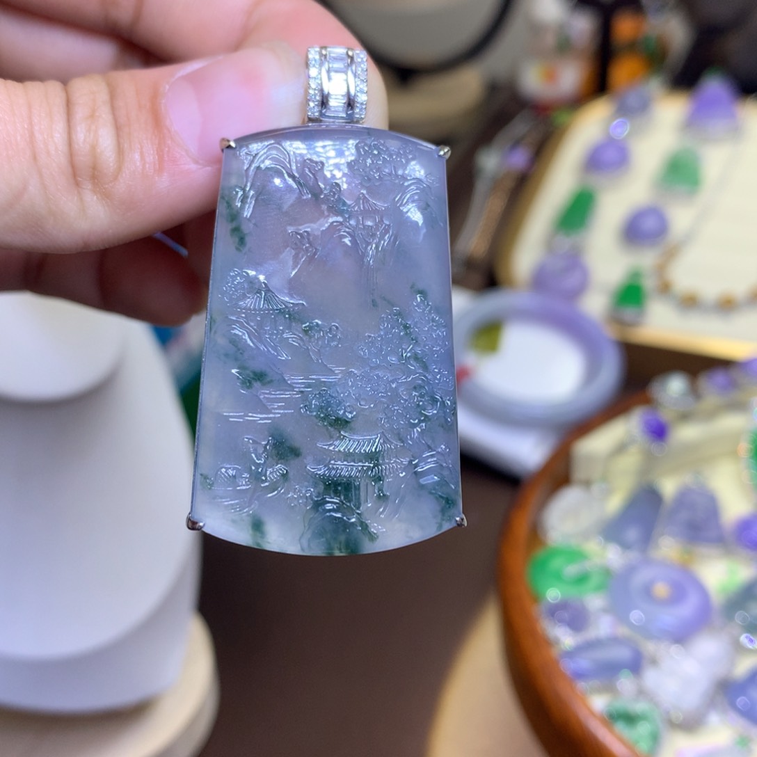 翡翠颈饰18K金镶嵌翡翠
