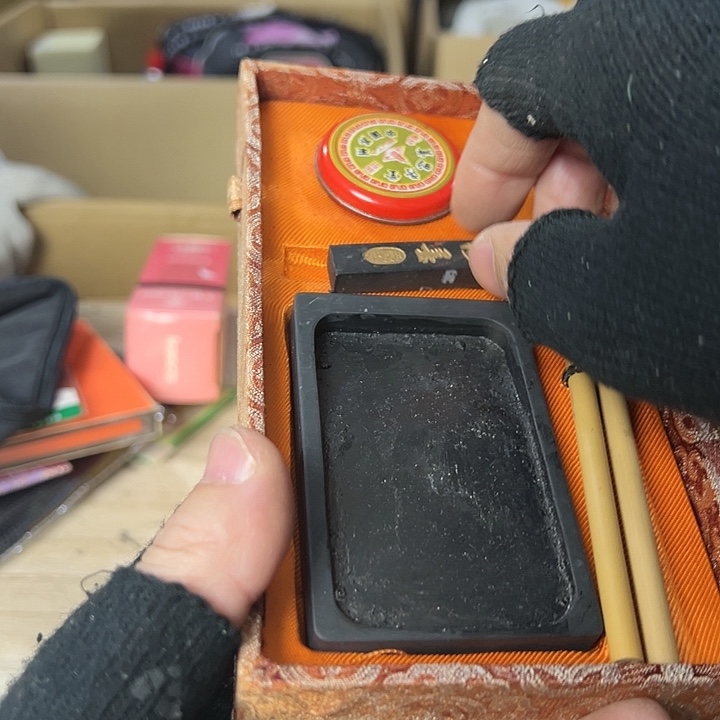 阳***晨你在干嘛呢我在洗衣服