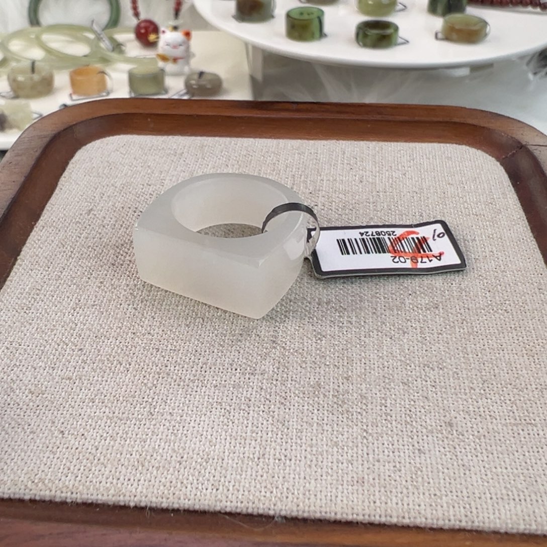 和田玉未镶嵌戒指w14冰白马鞍17’6不退换