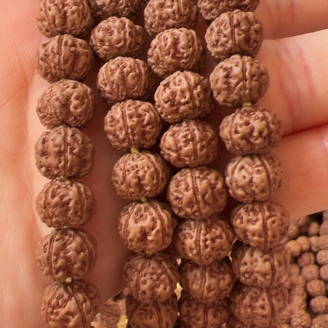 金刚菩提吊坠凹底梅花非精品手串，发114颗籽