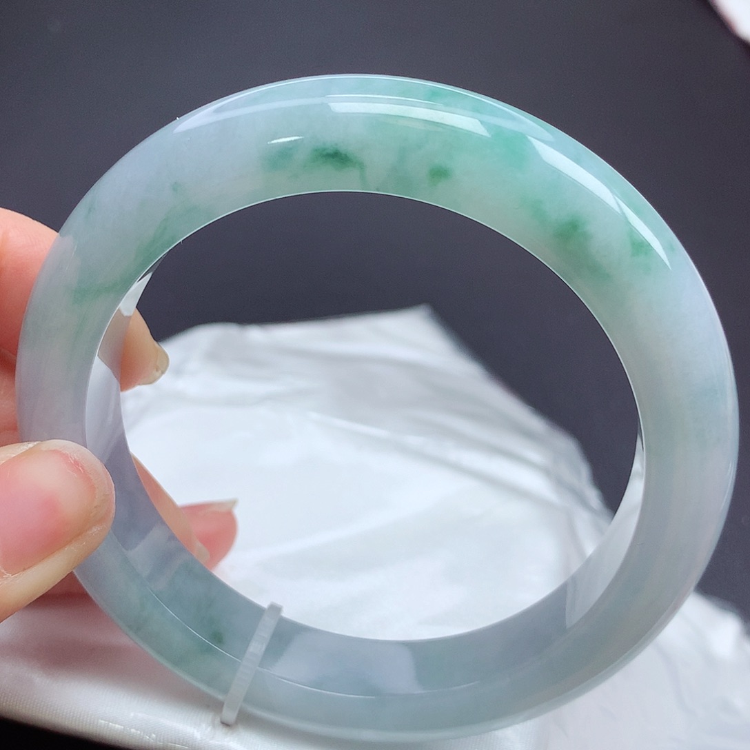 翡翠手镯未镶嵌61圈口