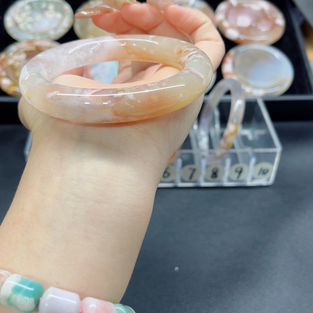 玛瑙/玉髓手镯未镶嵌55