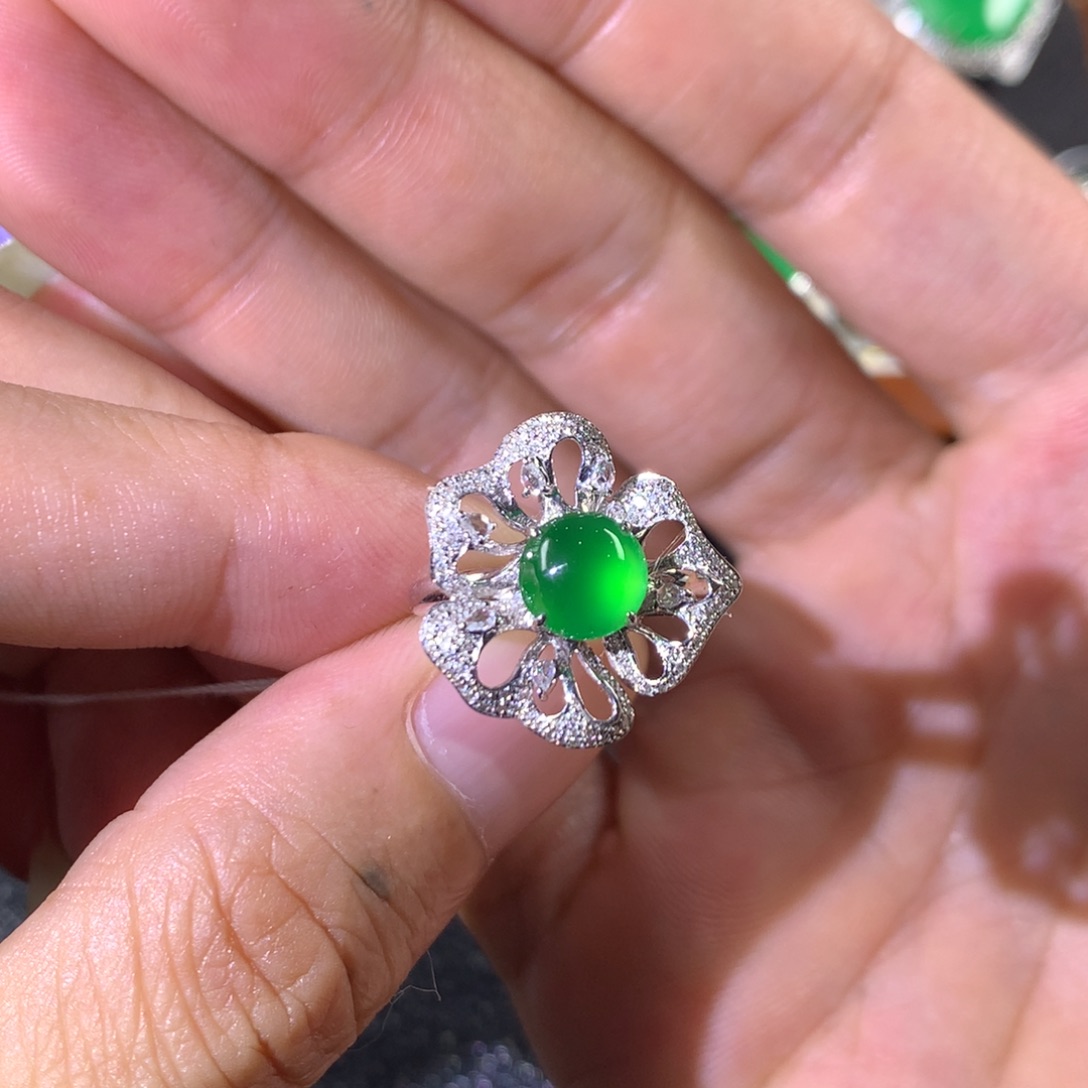 翡翠18K金镶嵌戒指翡翠