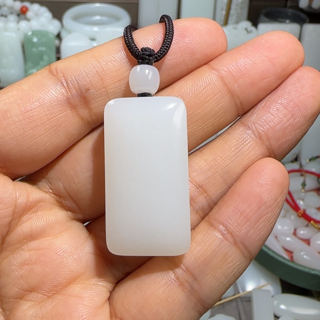 和田玉颈饰未镶嵌王*