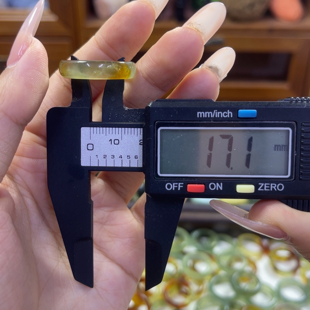 蛇纹石玉未镶嵌手镯26