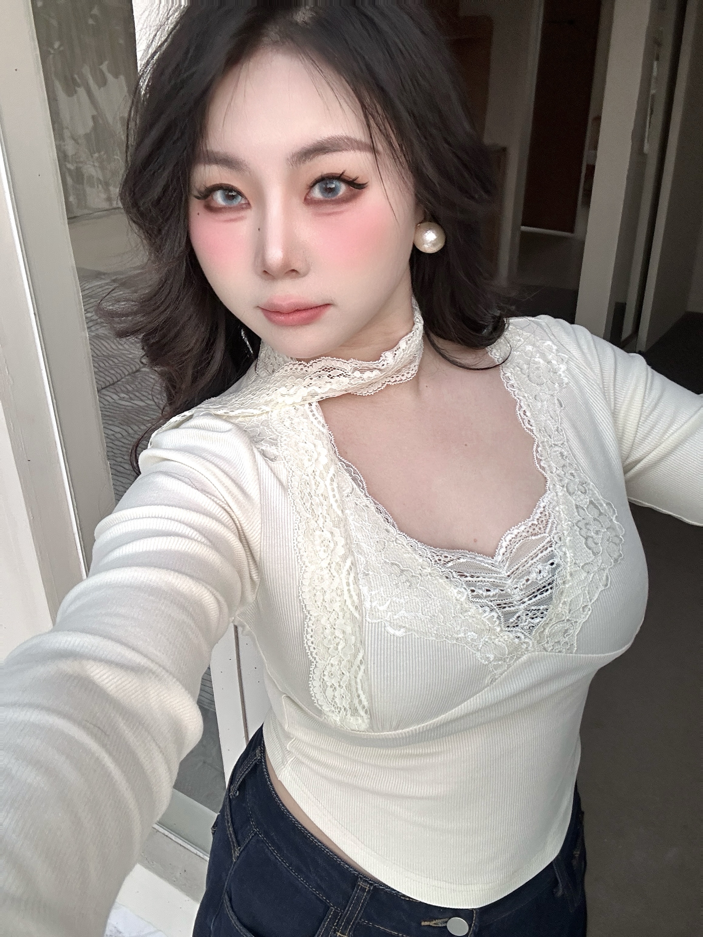 【大小姐】设计感蕾丝花边V领磨毛打底衫修身修腰长袖不挑身材