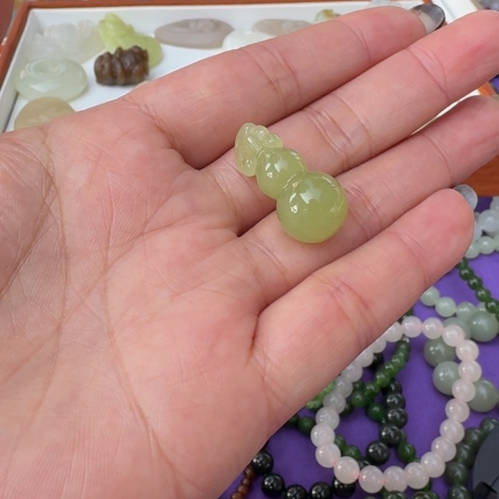 和田玉未镶嵌颈饰高二