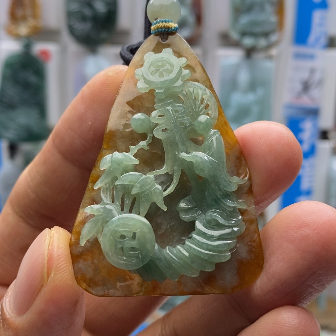 翡翠颈饰未镶嵌悟道