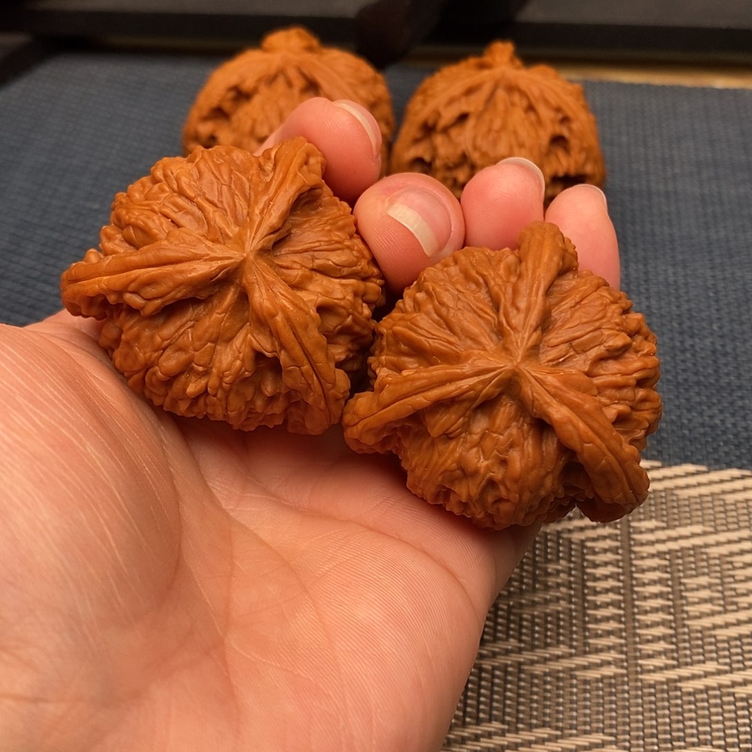 烁***贸文玩核桃吊坠三棱