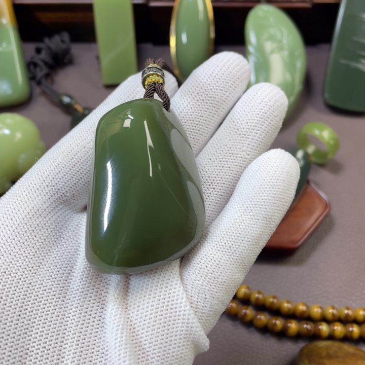 岫岩老玉（透闪石质玉）套链未镶嵌熊*?