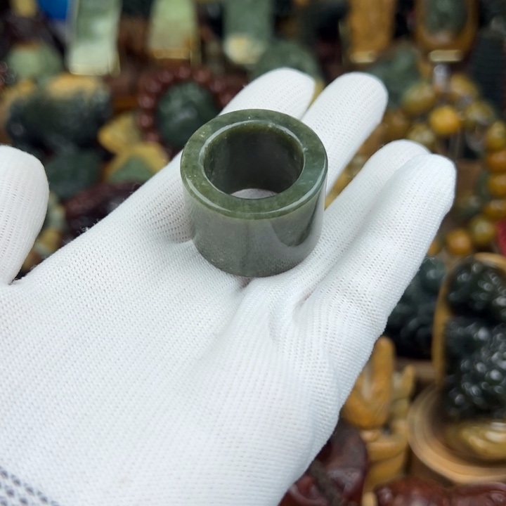 岫岩河磨玉（透闪石质玉）戒圈未镶嵌