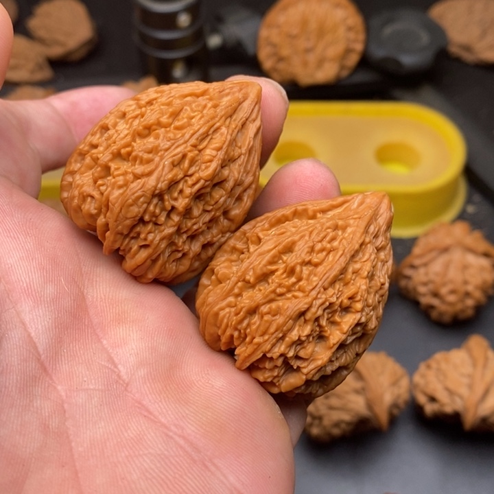 郑***康桃核把件比翼双飞1234