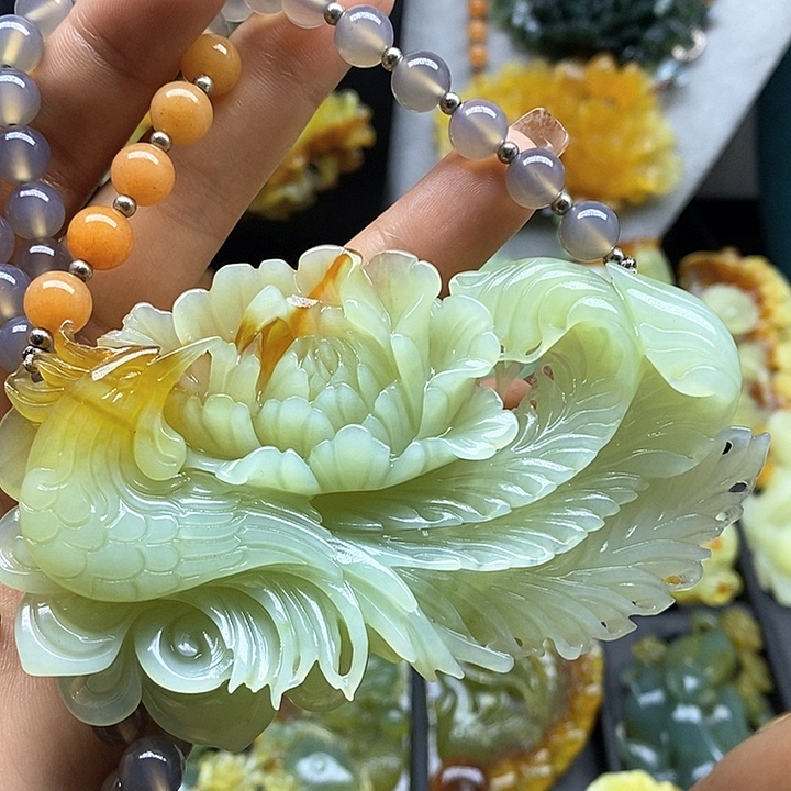 蛇纹石玉挂件未镶嵌