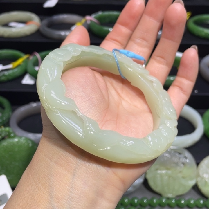 和田玉手镯62圈口 编号6未镶嵌