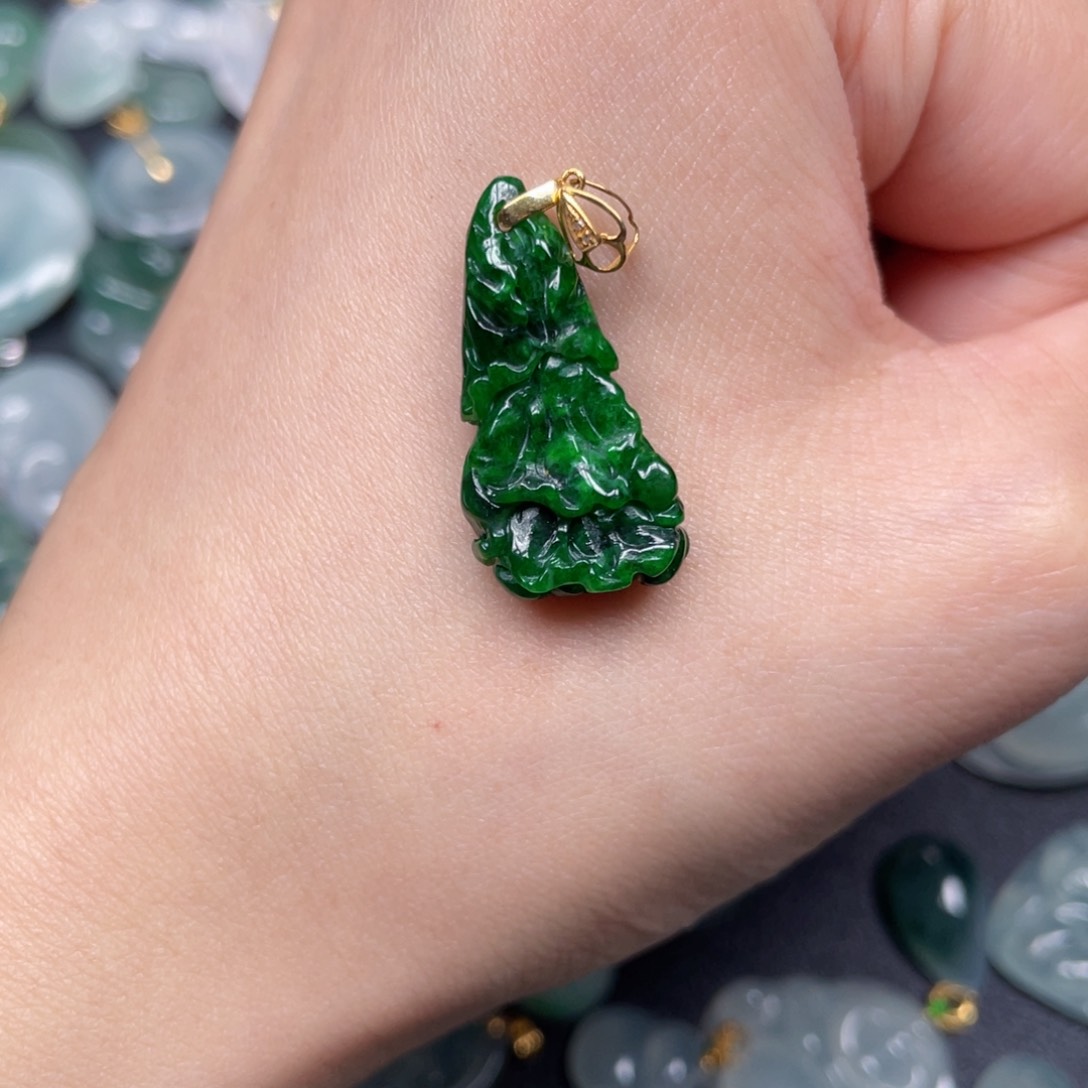 翡翠颈饰18K金镶嵌翡翠