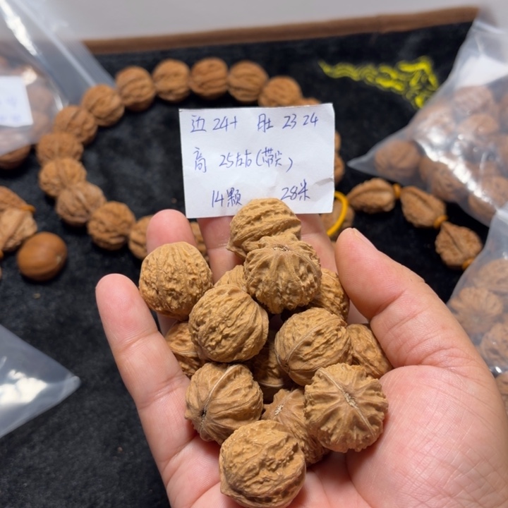 郭***塬手串文玩核桃八棱手训