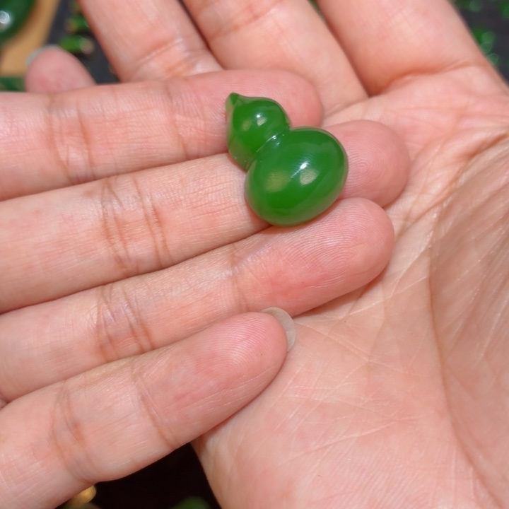 我***客和田玉（碧玉）未镶嵌颈饰