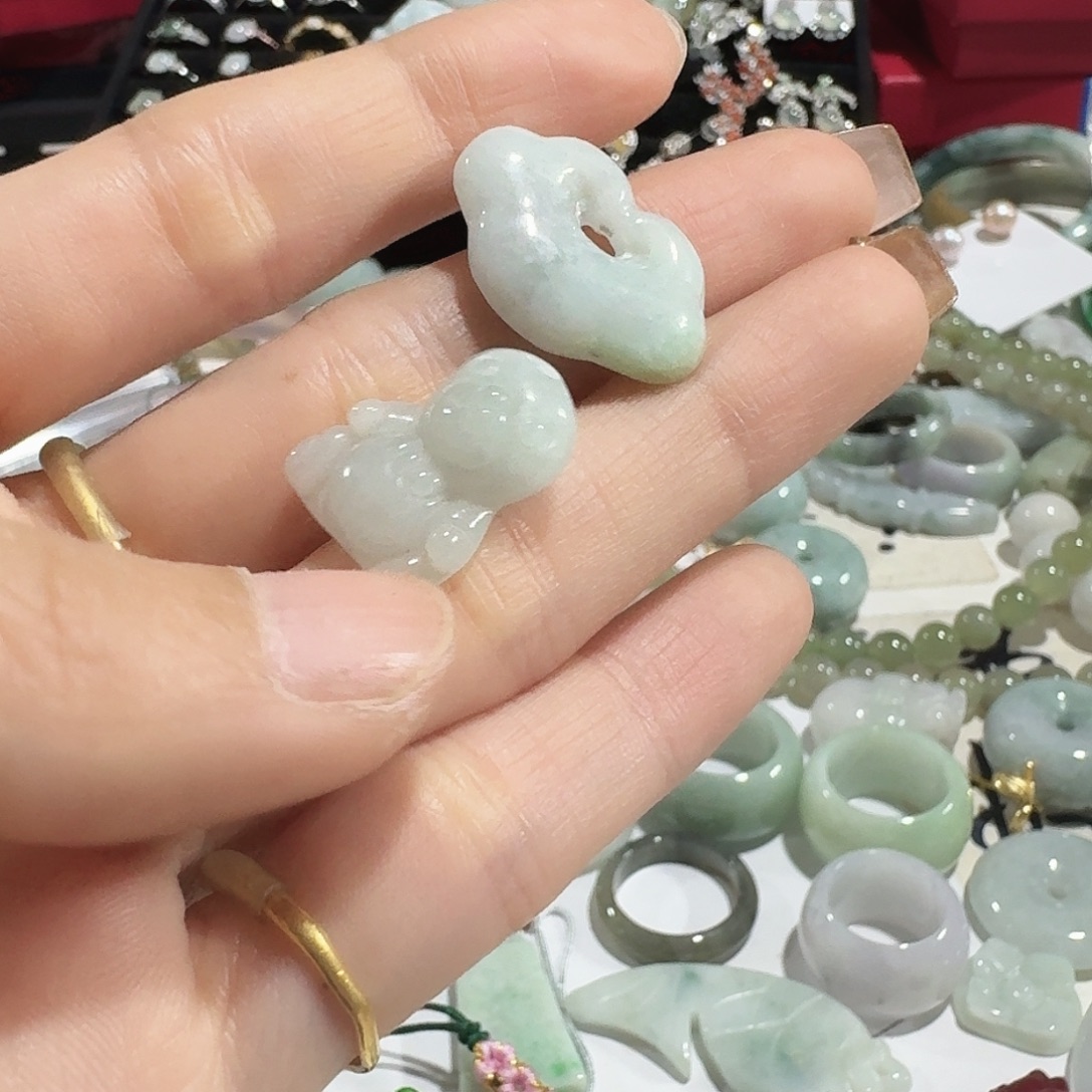 一***牙翡翠未镶嵌颈饰5935
