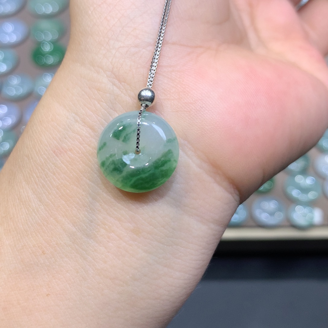 翡翠未镶嵌颈饰平安扣 16.1*6.1