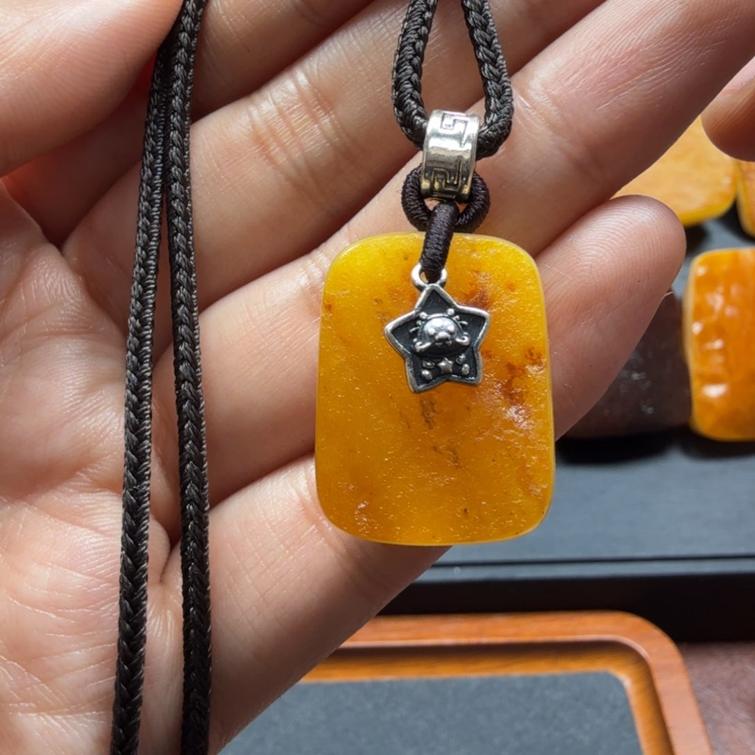 琥珀吊坠(赠链)未镶嵌