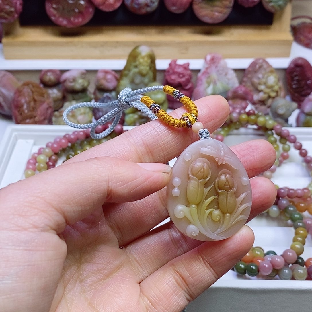 玛瑙/玉髓盐源玛瑙吊坠未镶嵌