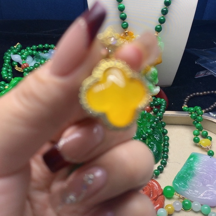 翡翠颈饰未镶嵌吊坠