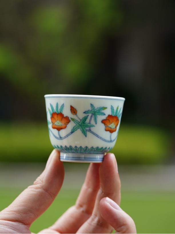 源明青忆斗彩秋葵小杯