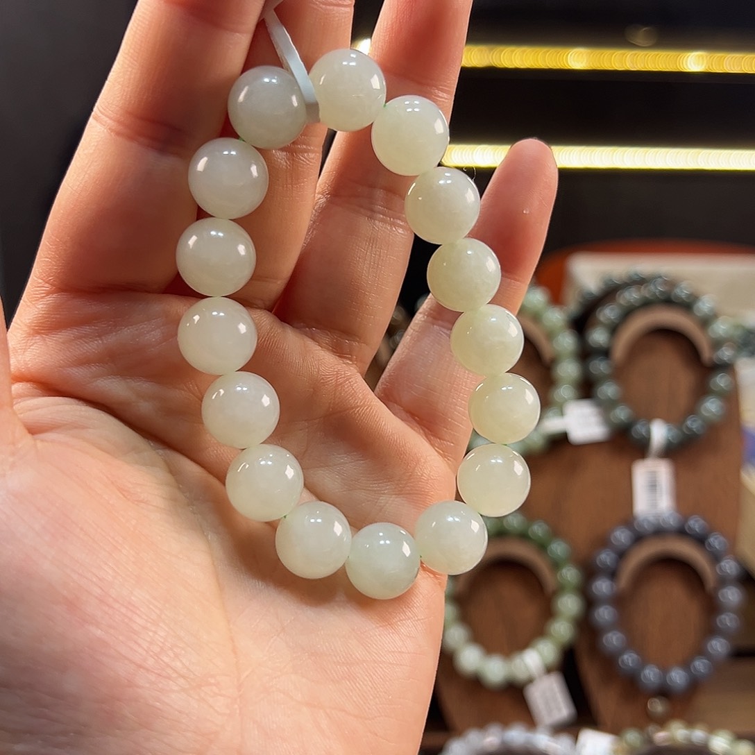 未镶嵌手串和田玉史*凉且末白卡十二佳佳