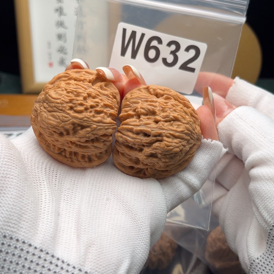 文玩核桃把件43绣球w 632