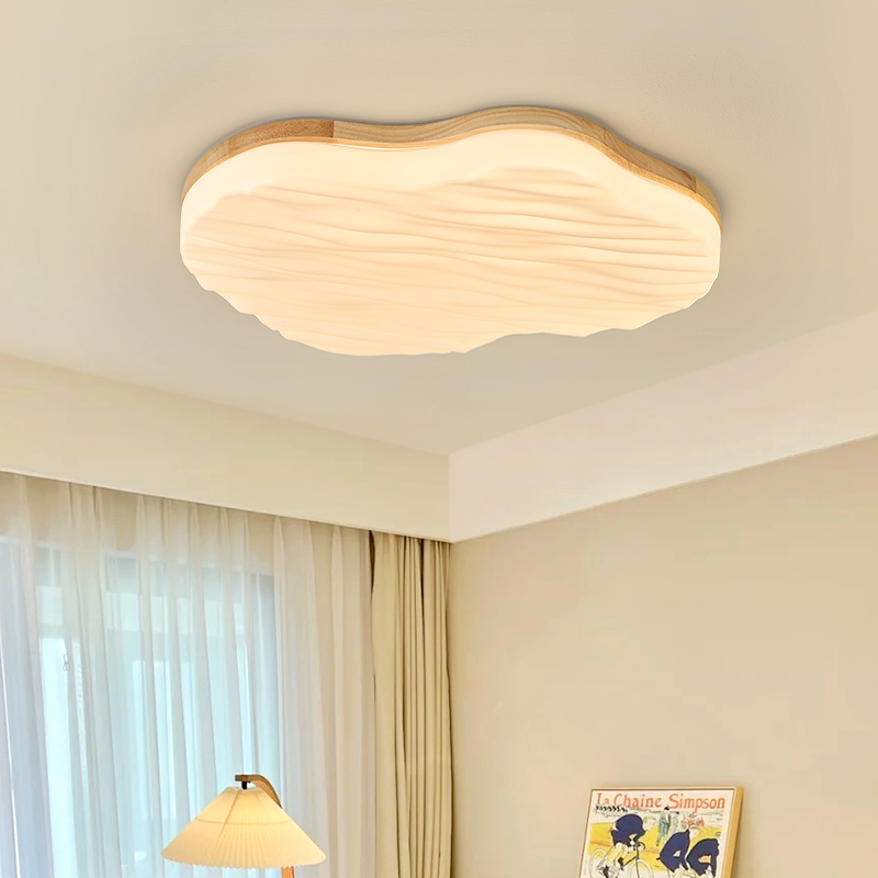 云朵卧室灯奶油风全光谱实木灯具日式原木风护眼卧室创意吸顶灯