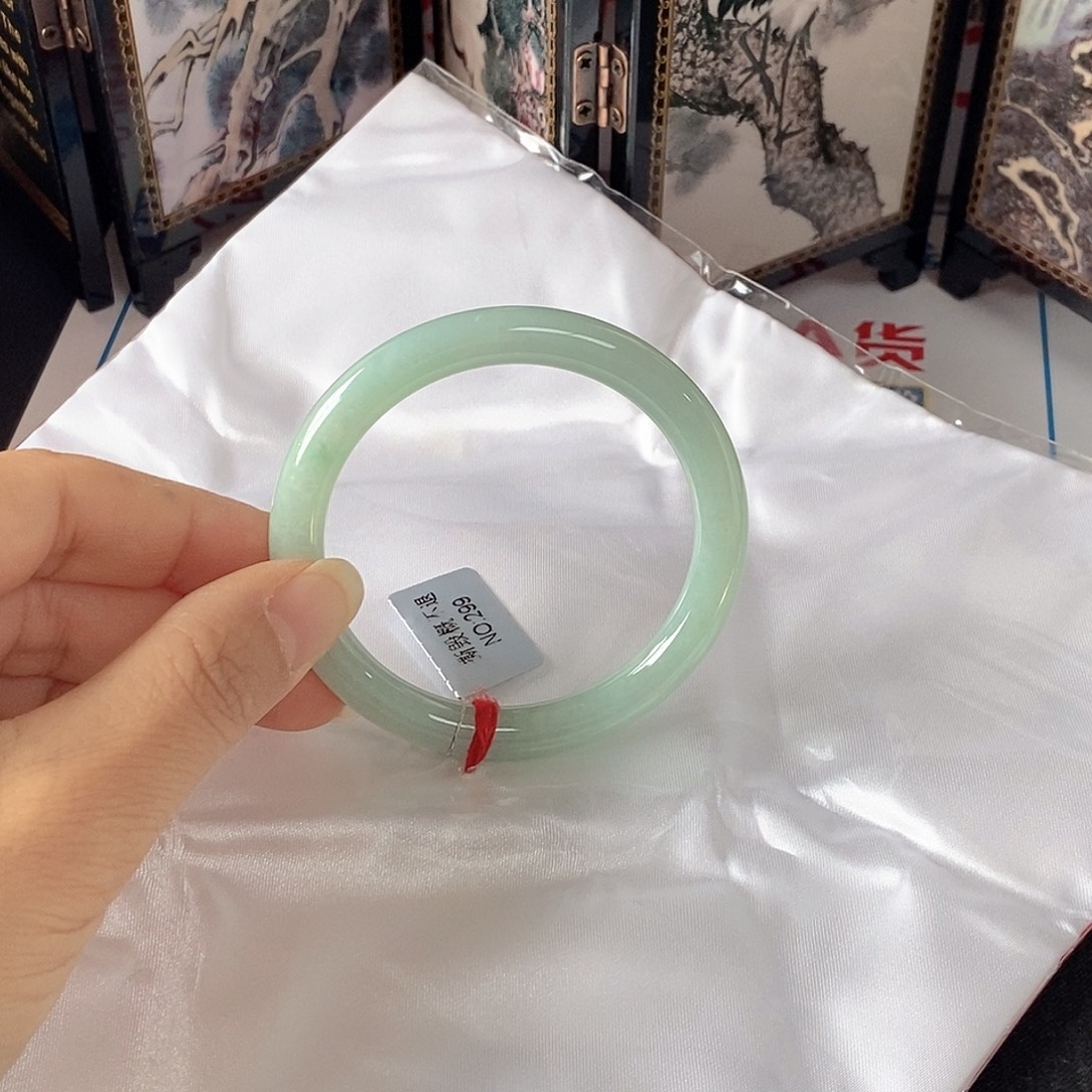 翡翠未镶嵌手镯（圆镯）52