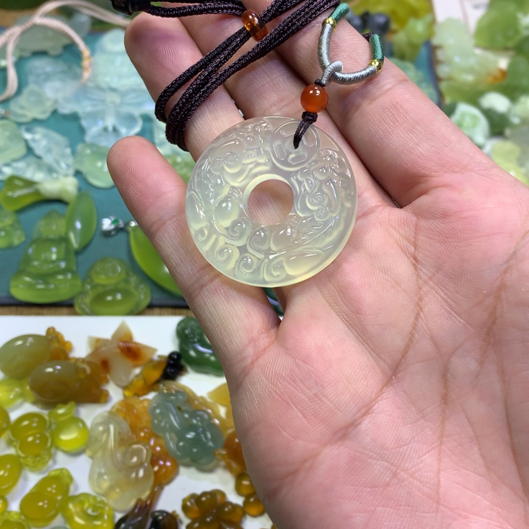 岫玉颈饰未镶嵌单面貔貅扣