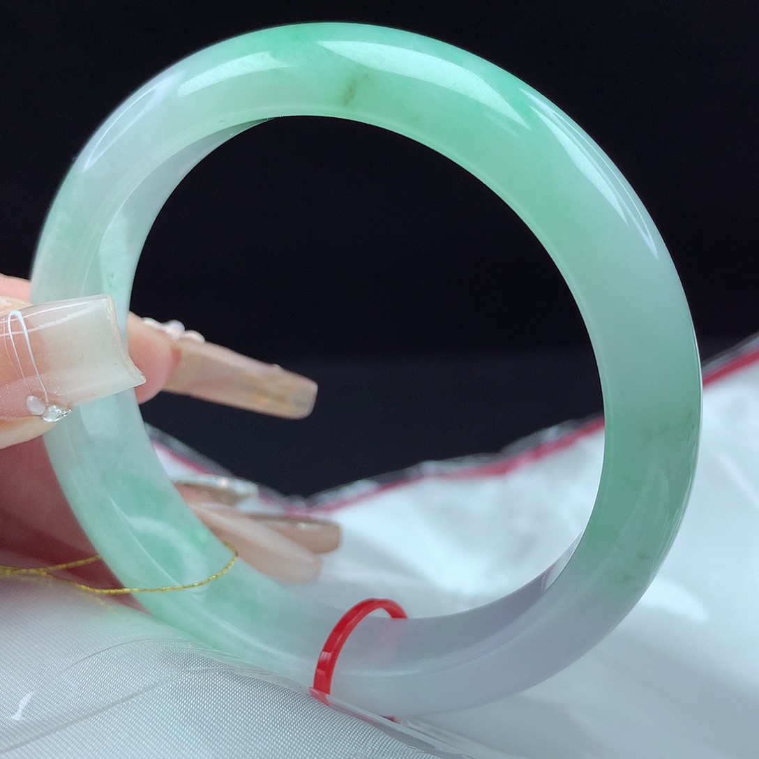 翡翠手镯未镶嵌55圈3891