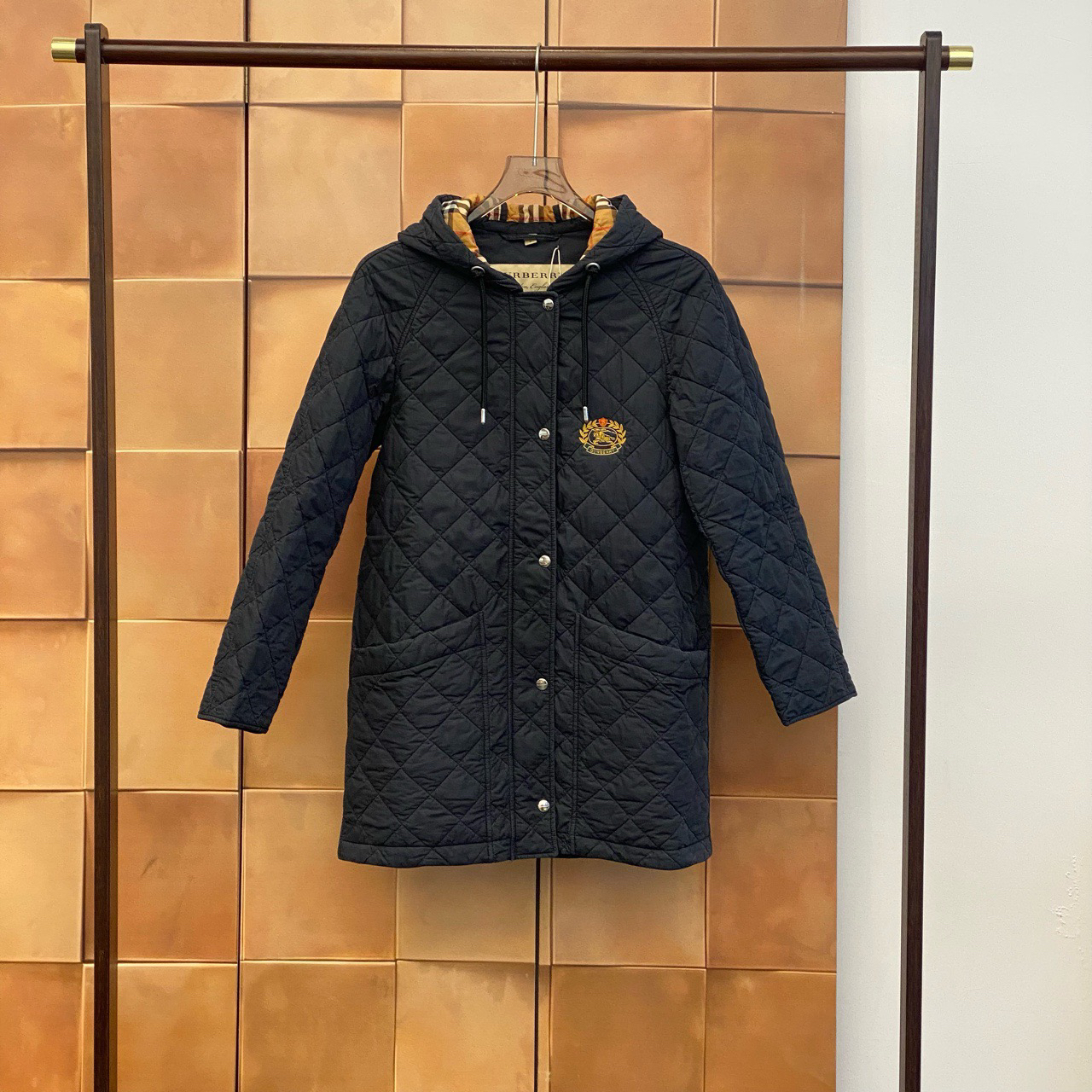 95新 BURBERRY/博柏利 黑色菱形格刺绣徽标麦穗战马棉服/m码29244