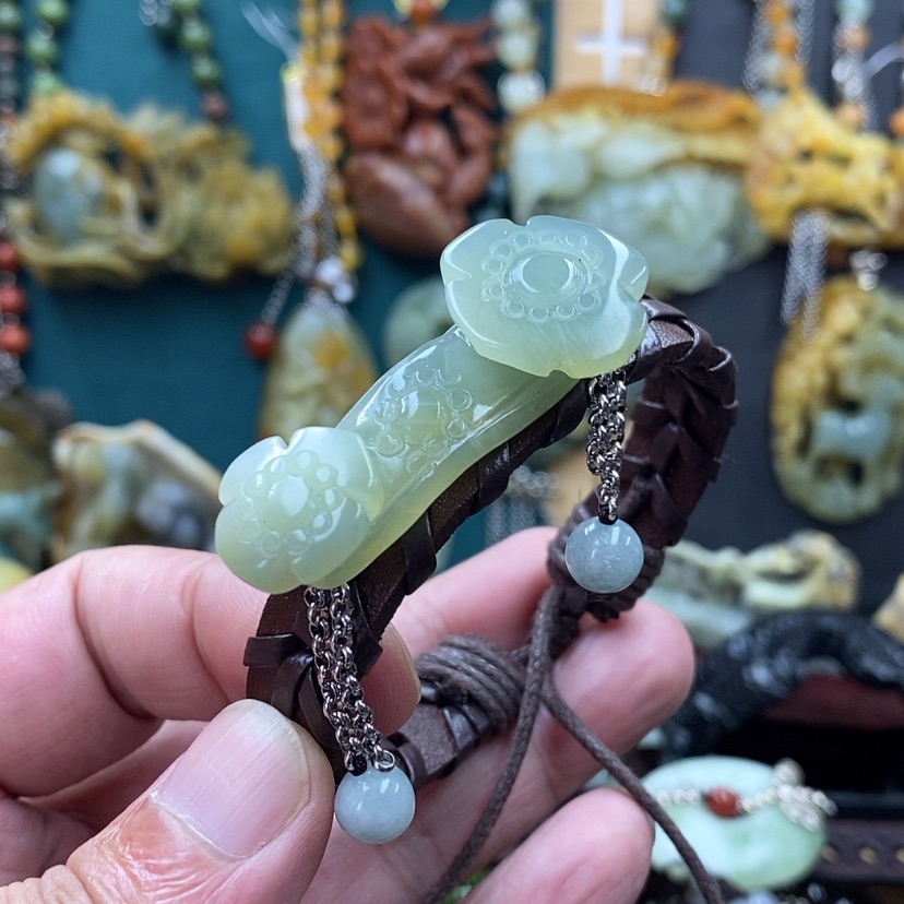 【闪购商品】蛇纹石玉未镶嵌手牌