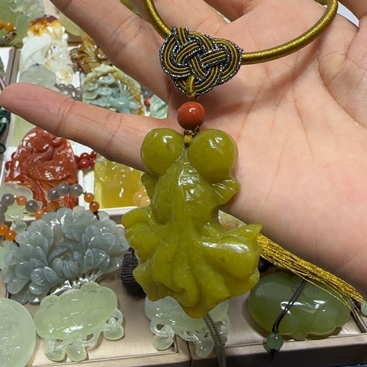 蛇纹石玉吊坠未镶嵌