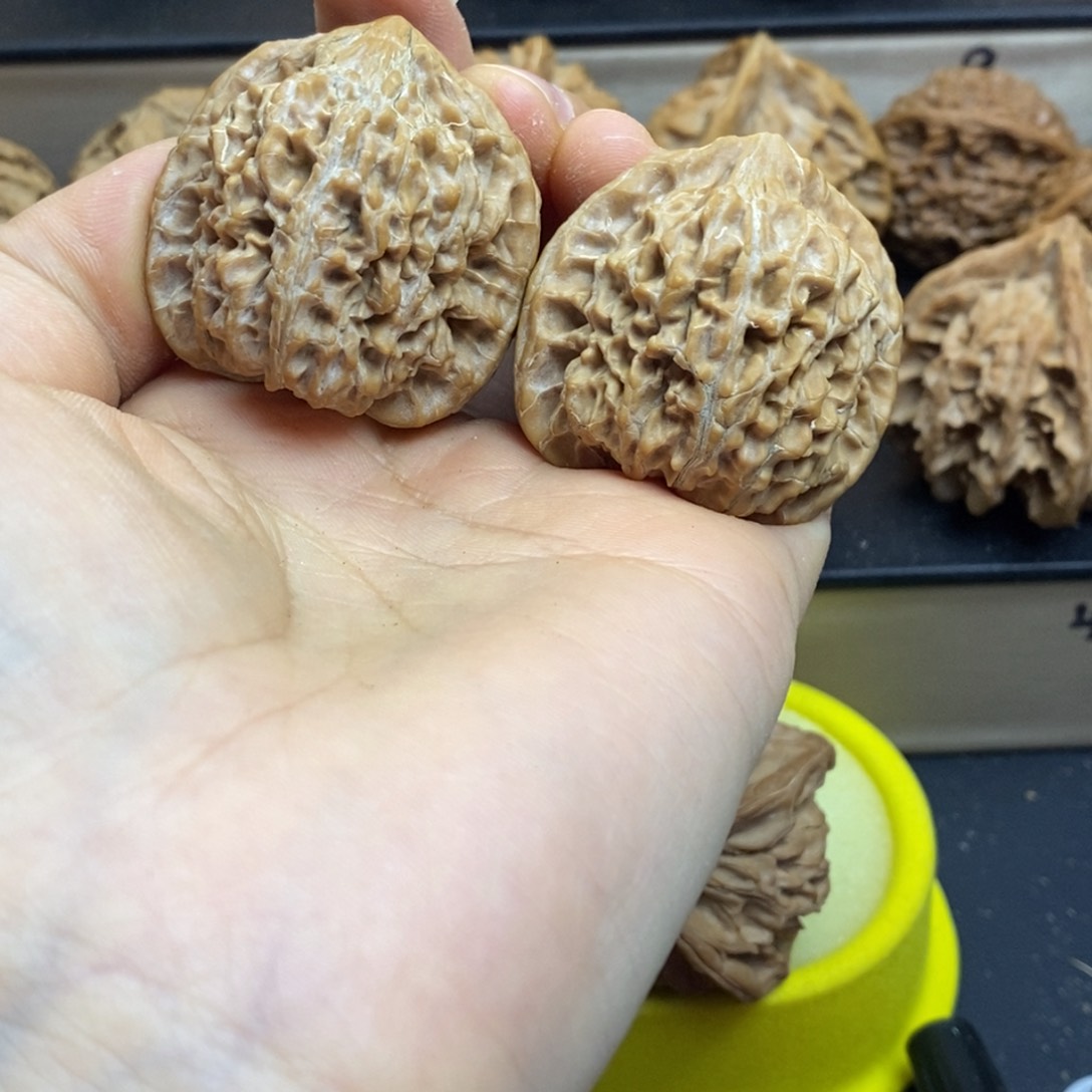 桃核吊坠秦岭36红宝石核桃