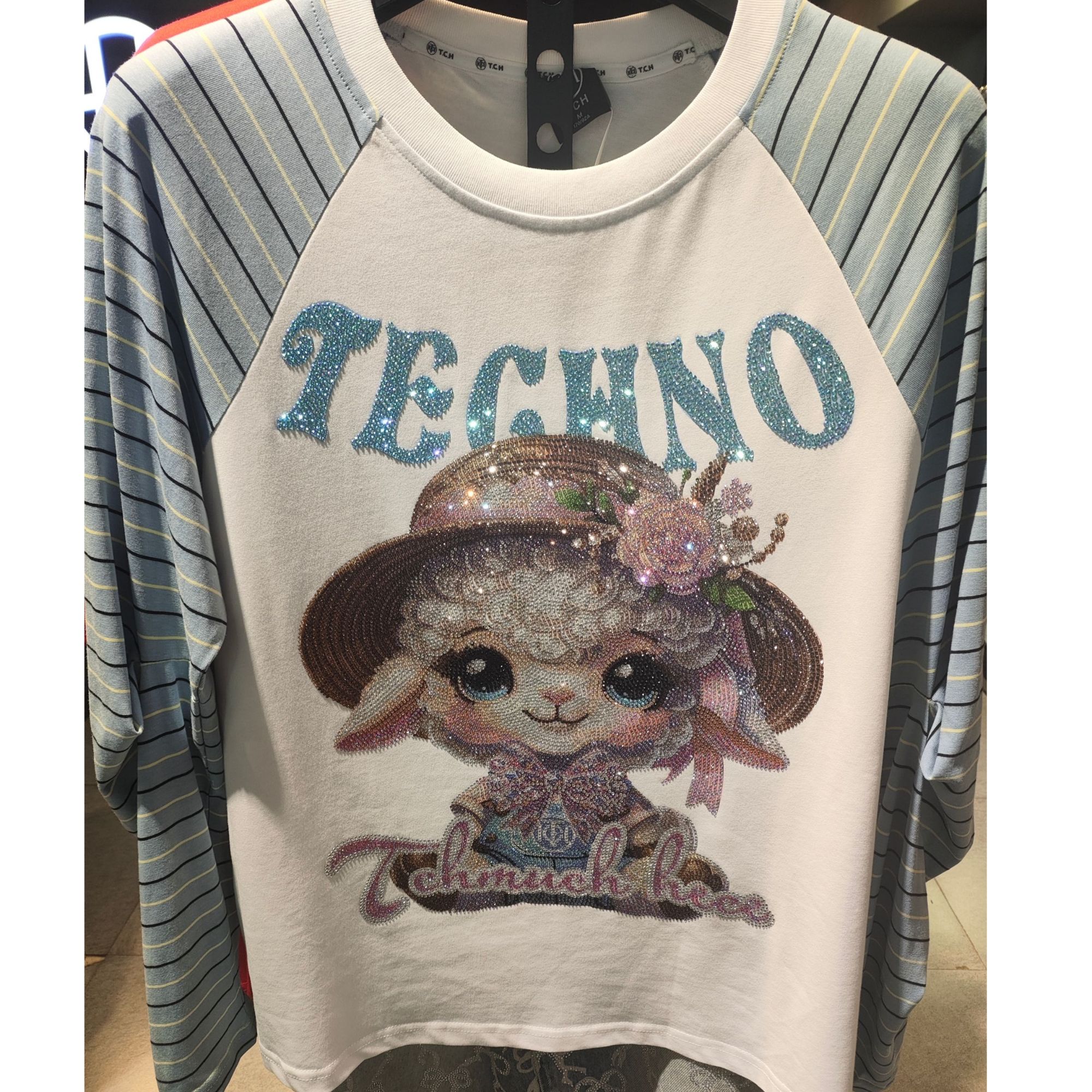 TCH轻奢烫钻工艺时尚条纹卡通小羊长袖t恤T75C08E9015私服tch