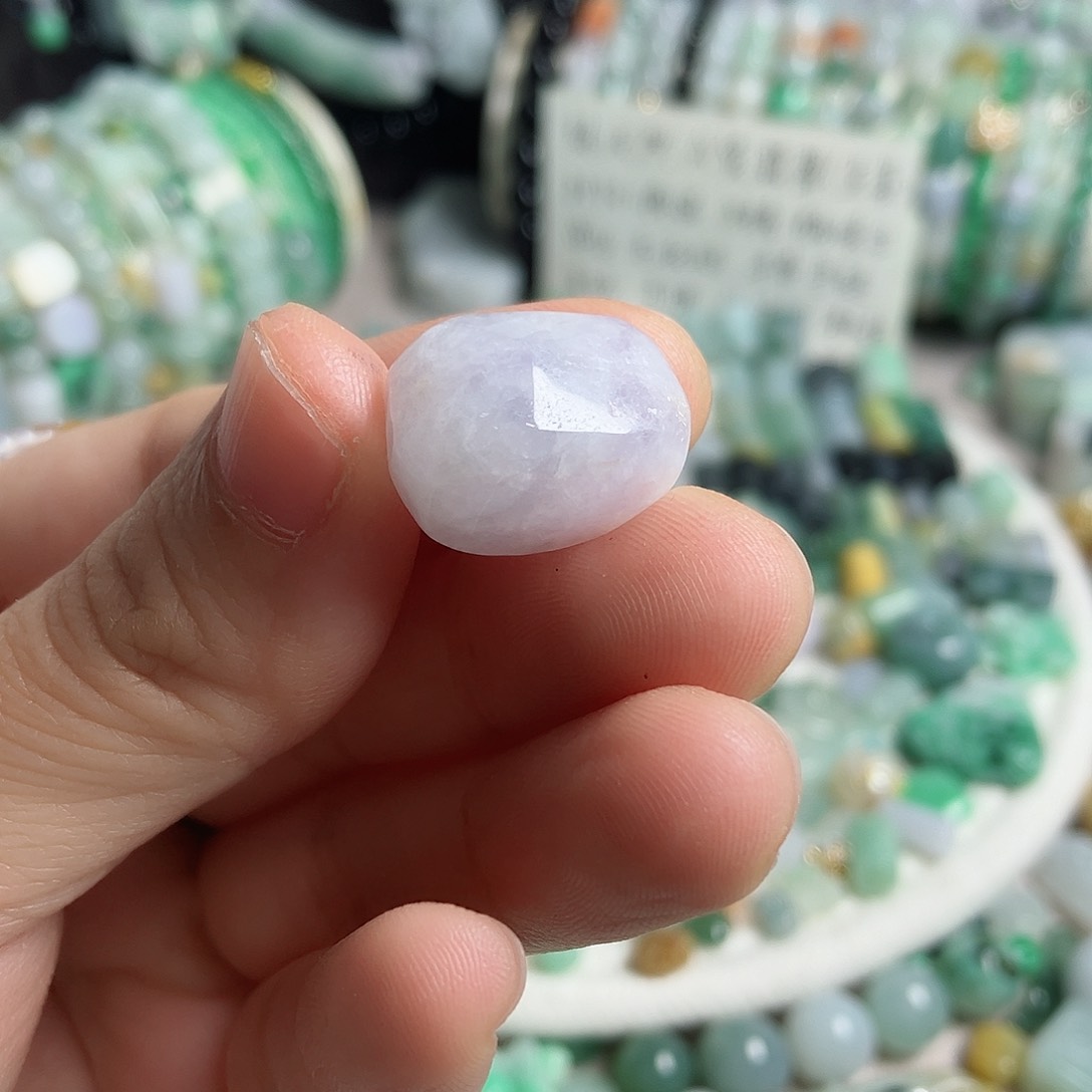 翡翠颈饰未镶嵌随形