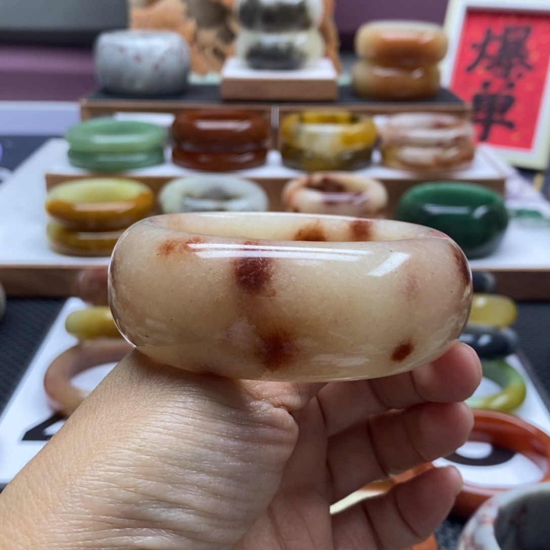 石英质玉手镯未镶嵌棉*