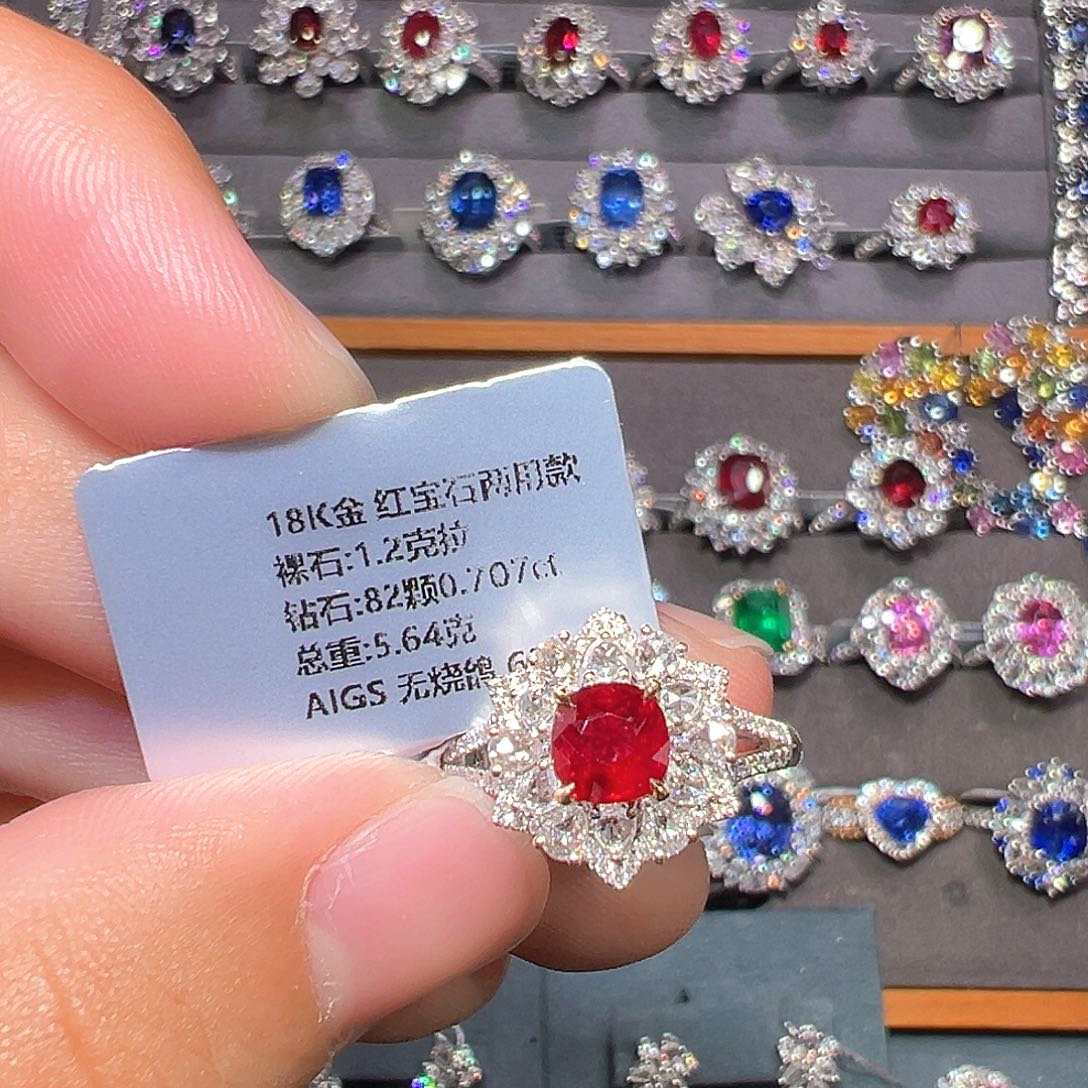 18K金镶嵌戒指红宝石