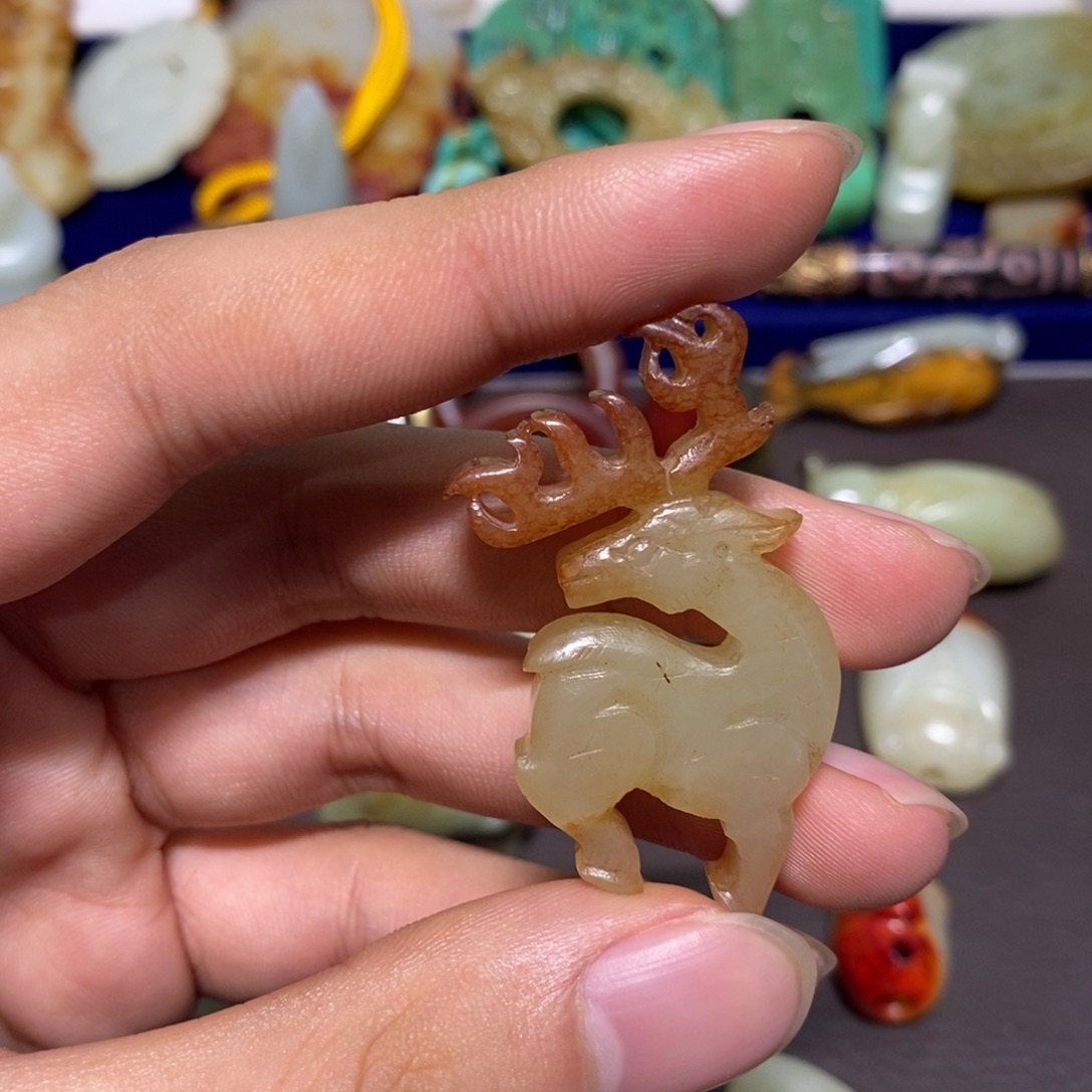 透闪石质玉未镶嵌车挂