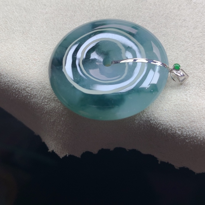 翡翠颈饰18K金镶嵌吊坠