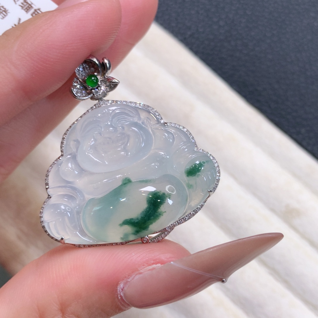 翡翠18K金镶嵌颈饰
