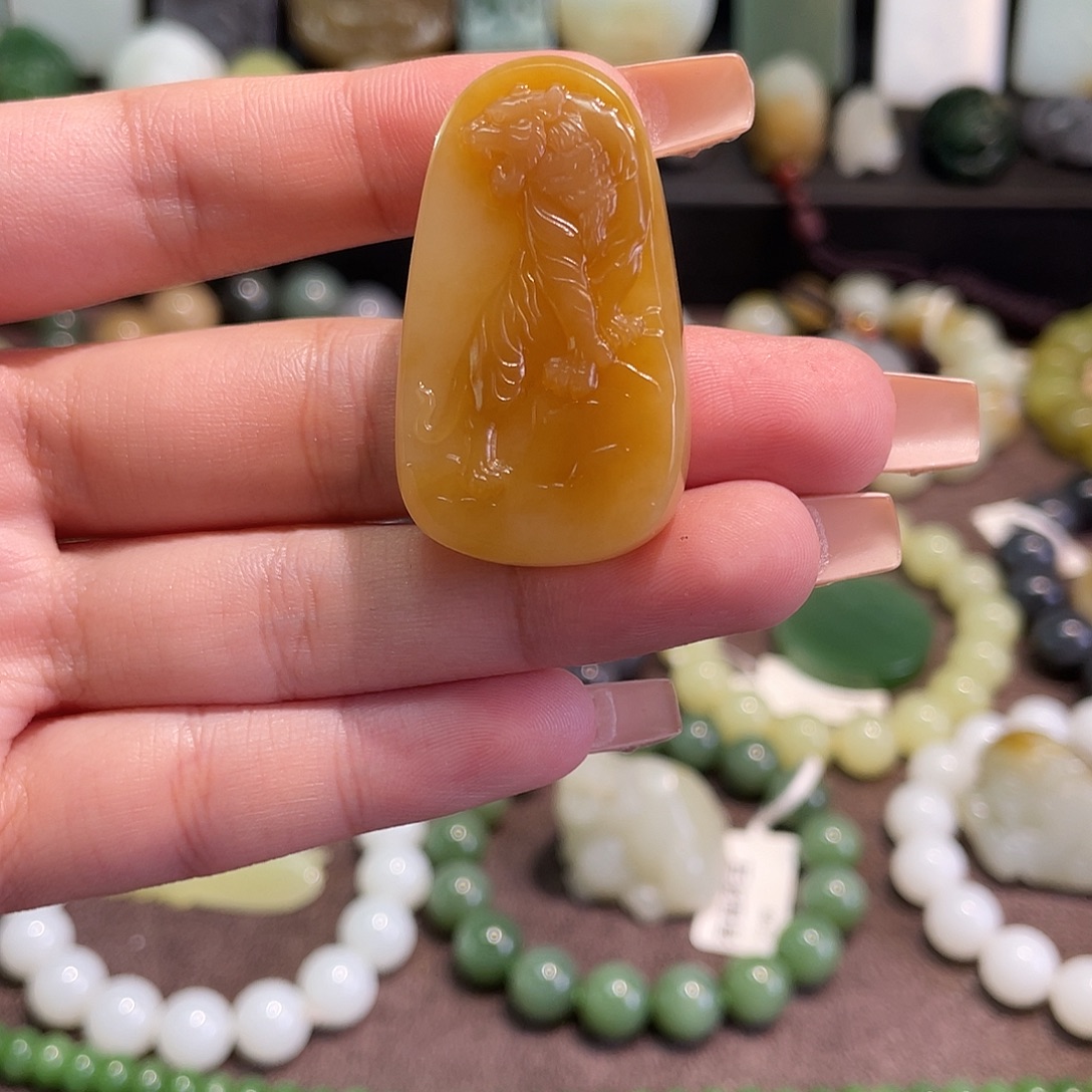 和田玉（糖玉）未镶嵌颈饰