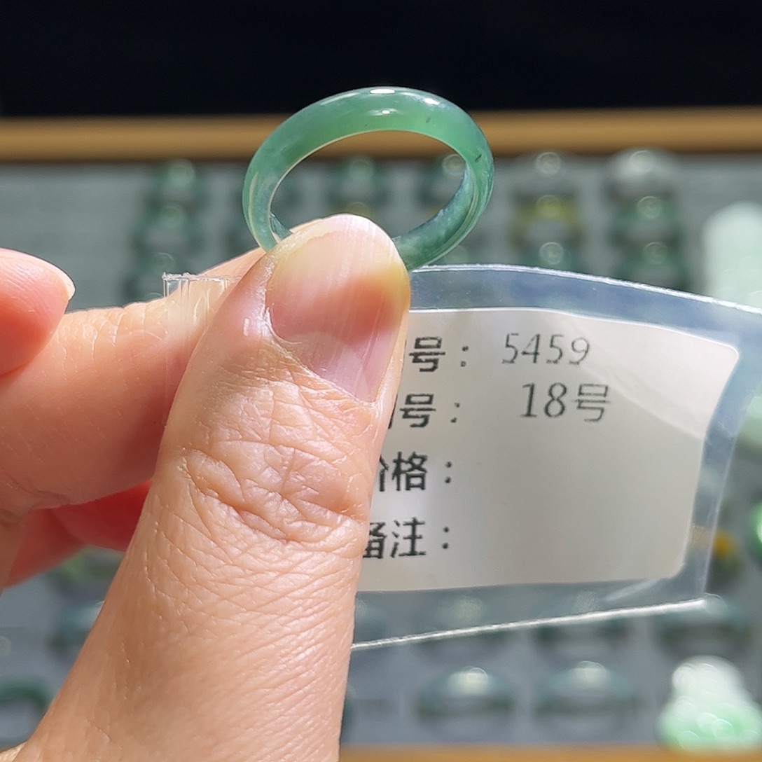 翡翠未镶嵌戒指5459。   