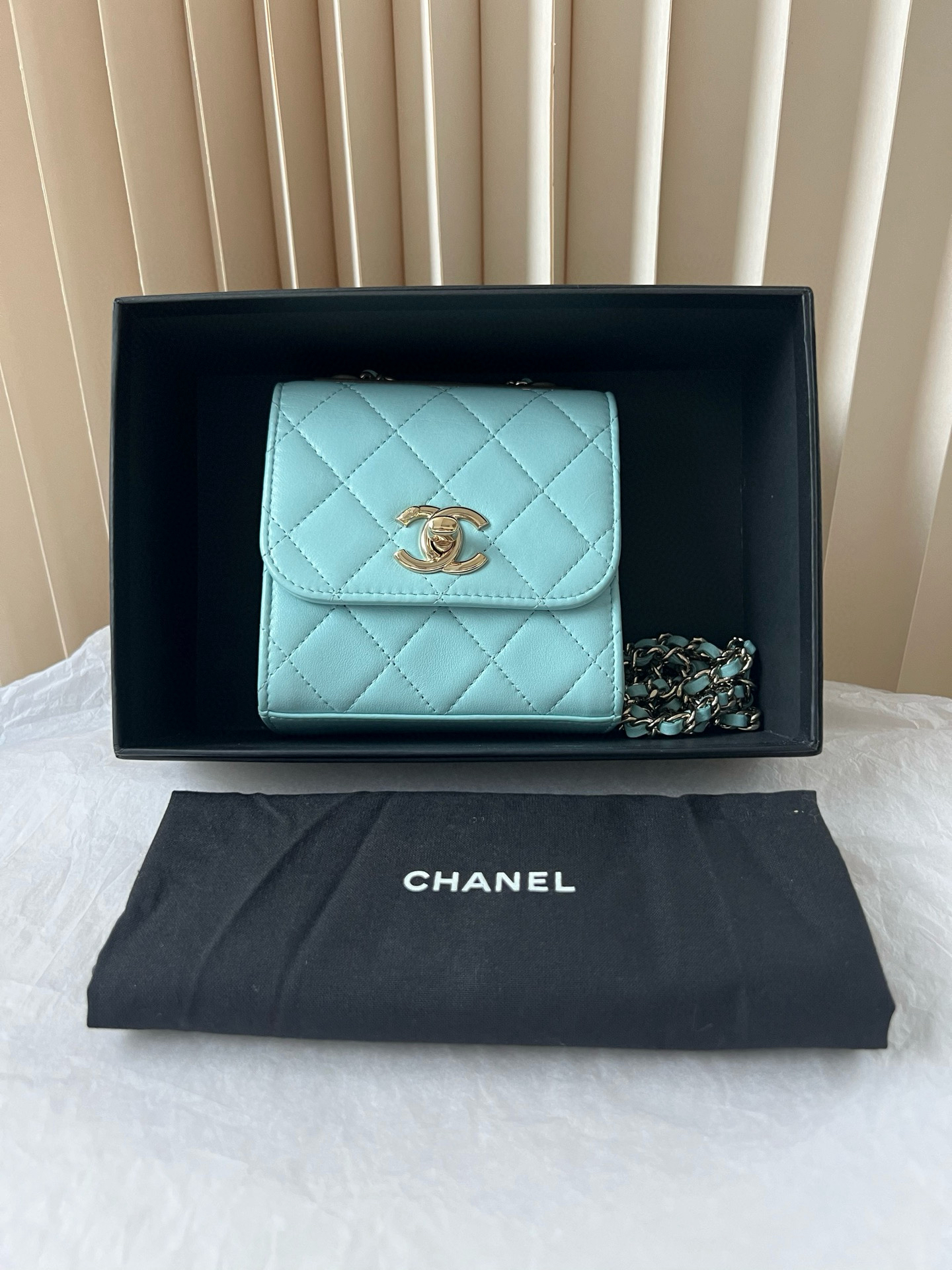 95新 Chanel/香奈儿 6863  Chanel 婴儿蓝trendy cc斜挎包 29开