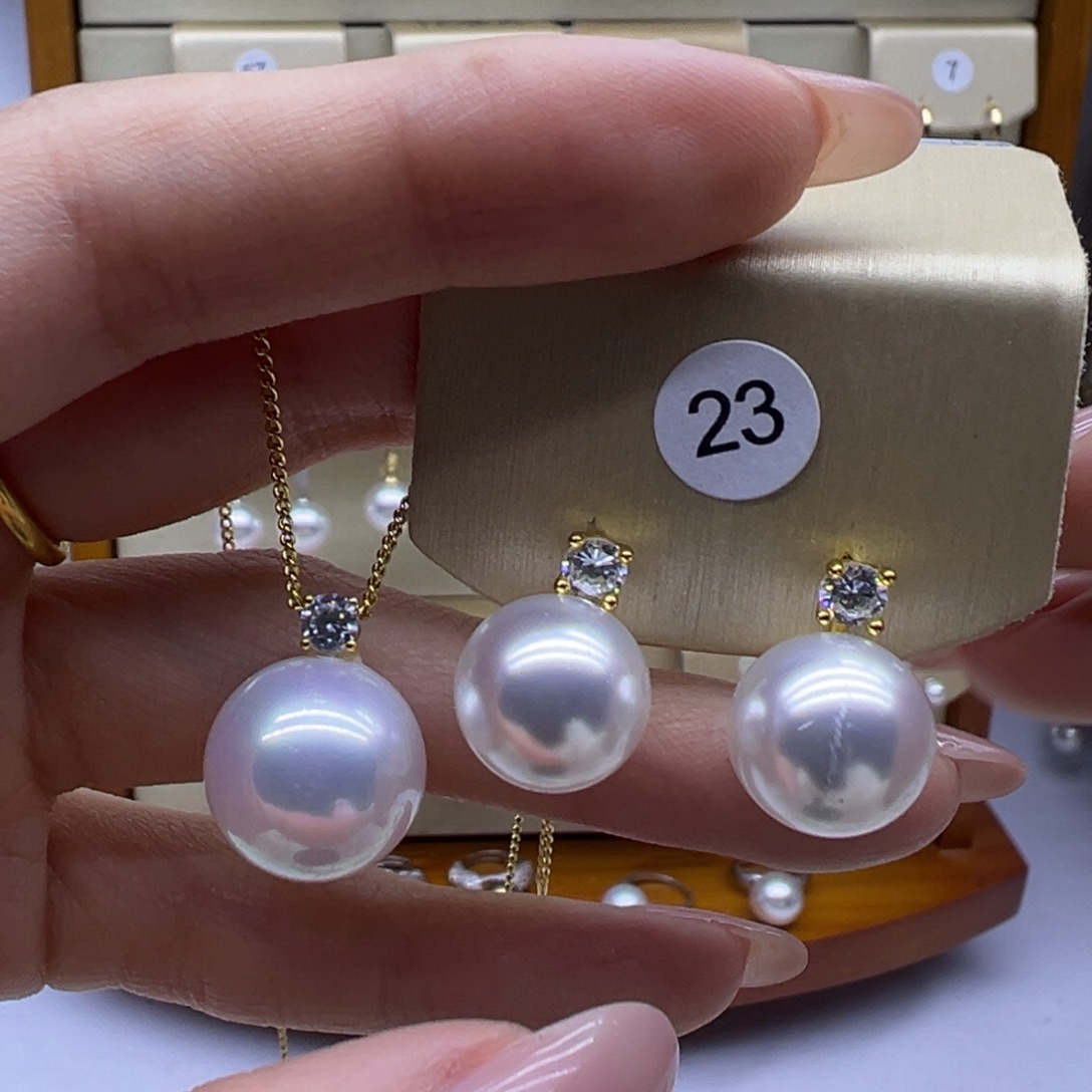 18K金镶嵌淡水珍珠吊坠(赠链)